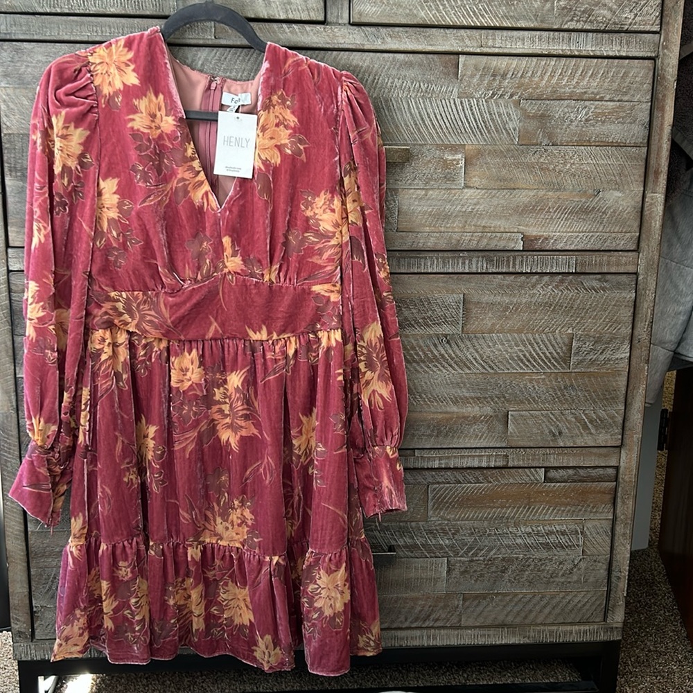 BRAND NEW DRESS W TAGS